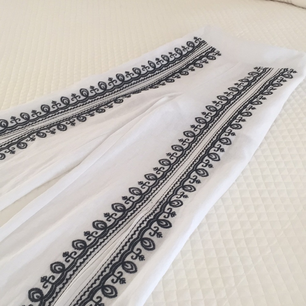 Elegant white linen palazzo pants.